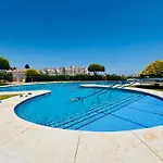 Sunlit Oasis - Garden, Pool & Sauna