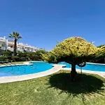 Sunlit Oasis - Garden, Pool & Sauna Lejlighed *